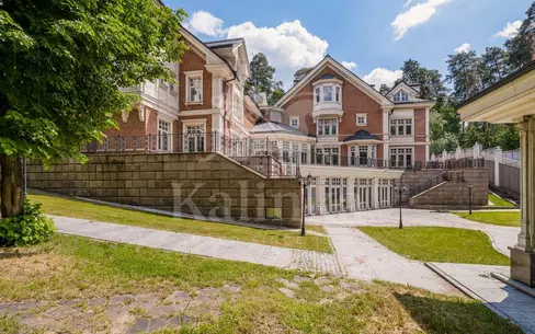 2-этажный коттедж 1 703.4 м² без отделки