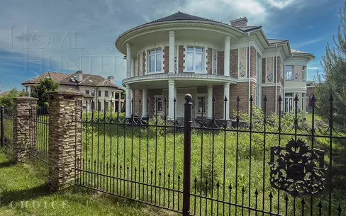 2-этажный коттедж 556.33 м² без отделки