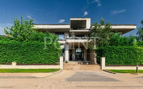 3-этажный коттедж 1 220 м² без отделки