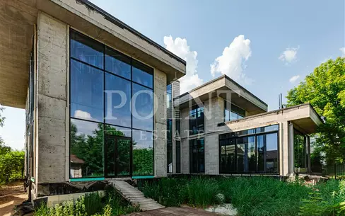 3-этажный коттедж 1 220 м² без отделки