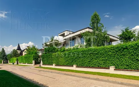3-этажный коттедж 1 220 м² без отделки