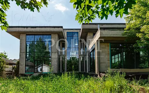 3-этажный коттедж 1 220 м² без отделки