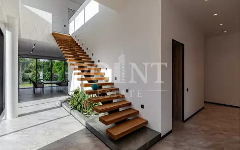 2-этажный коттедж 340 м² с отделкой