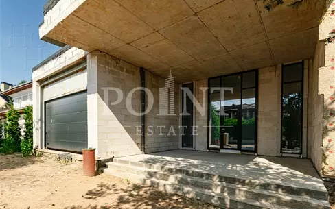 3-этажный коттедж 1 220 м² без отделки