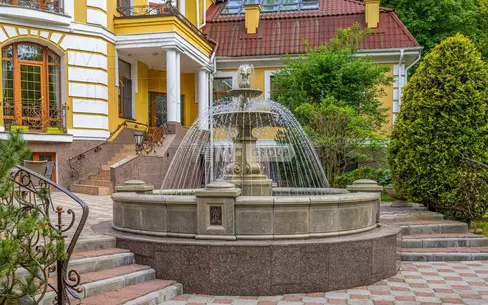 3-этажный коттедж 1 100 м² с отделкой