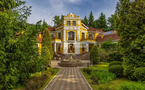 2-этажный коттедж 1 100 м² с отделкой