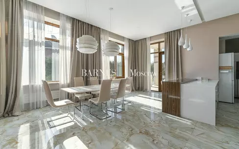 2-этажный коттедж 1 300 м² с отделкой