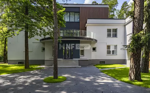 3-этажный коттедж 1 800 м² с отделкой