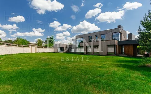 2-этажный коттедж 917.6 м² без отделки