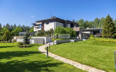 2-этажный коттедж 1 700 м² с отделкой