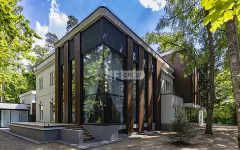 3-этажный коттедж 1 800 м² с отделкой