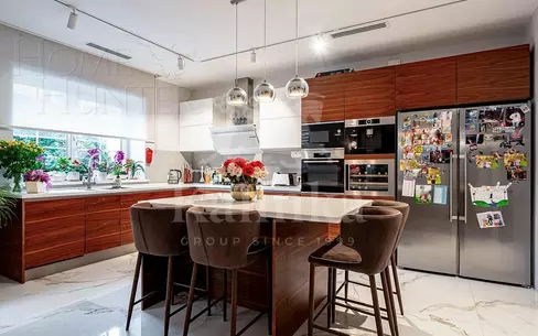 2-этажный коттедж 560 м² с отделкой