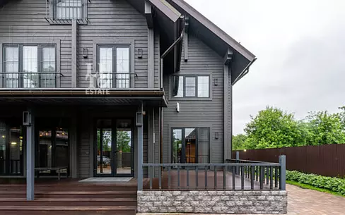 3-этажный коттедж 550 м² с отделкой