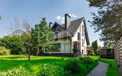2-этажный коттедж 450 м² с отделкой