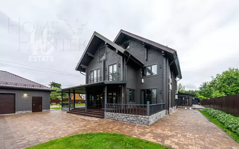 3-этажный коттедж 550 м² с отделкой