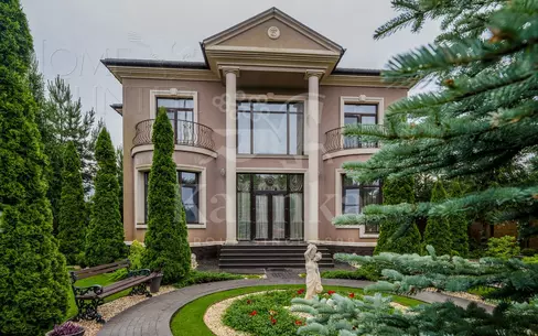 2-этажный коттедж 600 м² с отделкой