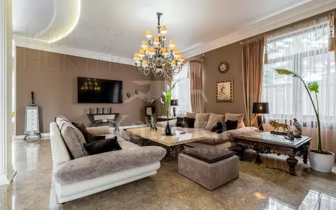 2-этажный коттедж 600 м² с отделкой