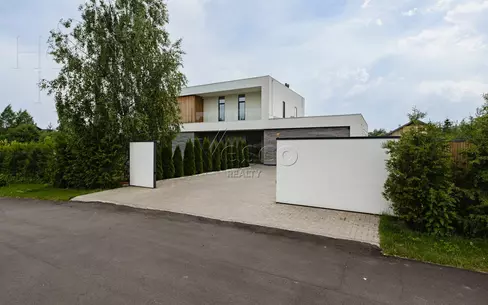 2-этажный коттедж 350 м² с отделкой