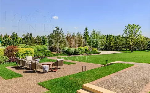 2-этажный коттедж 1 300 м² с отделкой