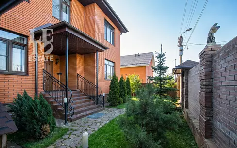 2-этажный коттедж 500 м² с отделкой