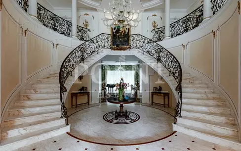 2-этажный коттедж 2 500 м² с отделкой