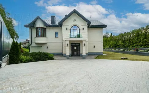 2-этажный коттедж 700 м² с отделкой