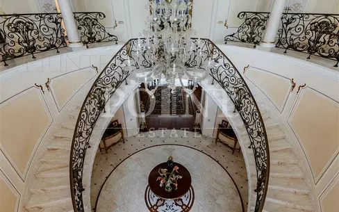2-этажный коттедж 2 500 м² с отделкой