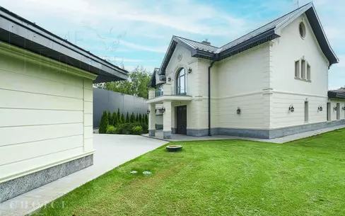 2-этажный коттедж 700 м² с отделкой