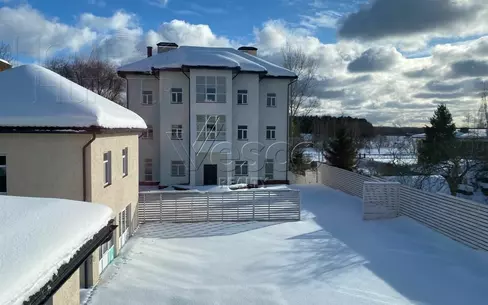 3-этажный коттедж 1 180 м² с отделкой
