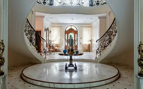 2-этажный коттедж 2 500 м² с отделкой
