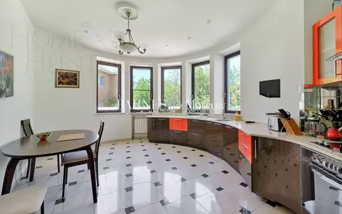 2-этажный коттедж 350 м² с отделкой