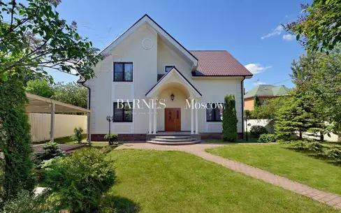 2-этажный коттедж 350 м² с отделкой