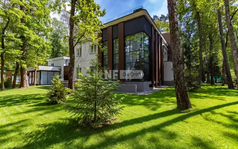 3-этажный коттедж 1 800 м² с отделкой