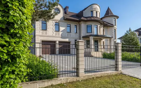 2-этажный коттедж 860 м² без отделки