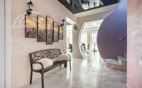 2-этажный коттедж 300 м² с отделкой