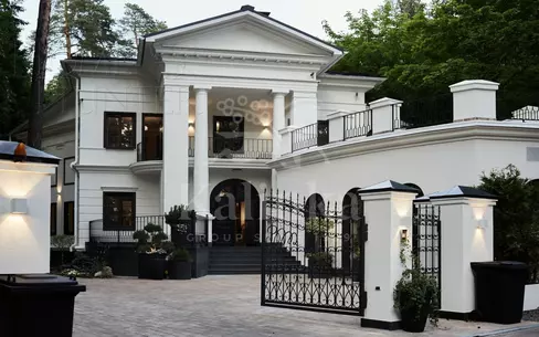 2-этажный коттедж 1 463 м² с отделкой