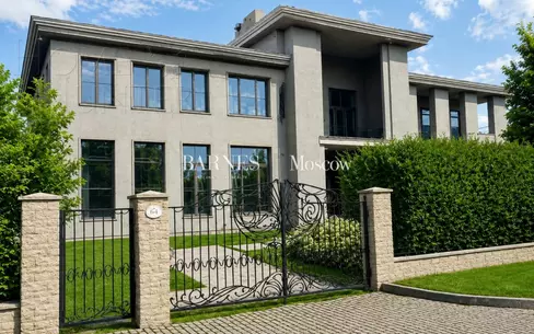 2-этажный коттедж 1 100 м² без отделки