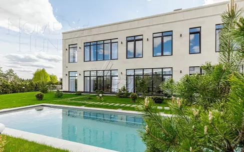 2-этажный коттедж 1 500 м² с отделкой