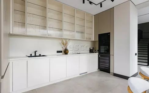 2-этажный коттедж 373 м² с отделкой