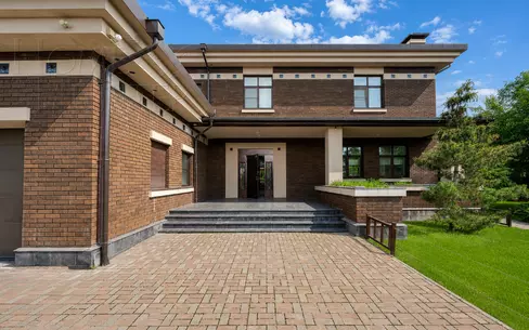 2-этажный коттедж 550 м² с отделкой