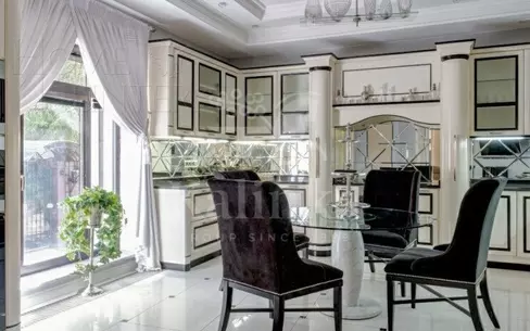 2-этажный коттедж 1 100 м² с отделкой