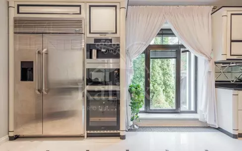 2-этажный коттедж 1 100 м² с отделкой