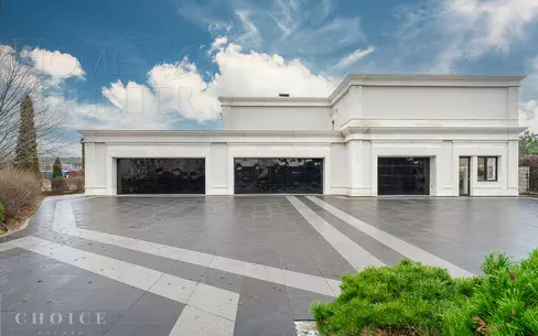2-этажный коттедж 4 400 м² с отделкой