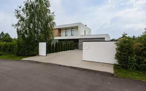 2-этажный коттедж 350 м² с отделкой