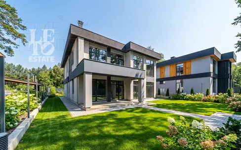 2-этажный коттедж 450 м² без отделки