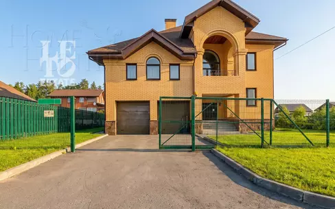 2-этажный коттедж 372 м² с отделкой