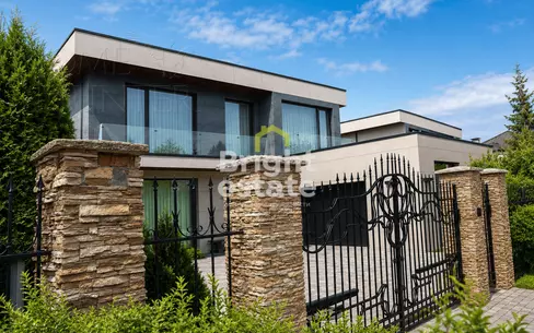 2-этажный коттедж 349.7 м² с отделкой