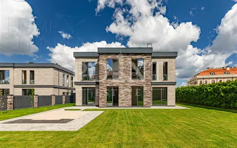 2-этажный коттедж 358.1 м² без отделки