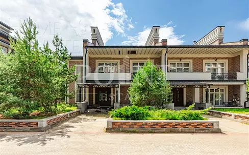 2-этажный таунхаус 940 м² без отделки