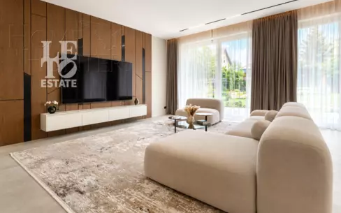 2-этажный коттедж 349.7 м² с отделкой